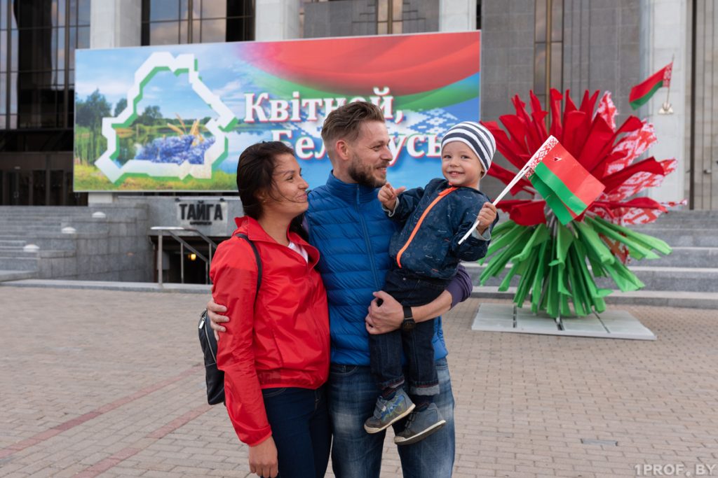 РОДИТЕЛЬСКАЯ НЕДЕЛЯ В БЕЛАРУСИ ОБЪЕДИНИТ ДЕНЬ МАТЕРИ И ДЕНЬ ОТЦА. ЧТО В